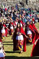 cusco, peru, 2015 - kvinnor i traditionell kostym inti raymi söder Amerika foto