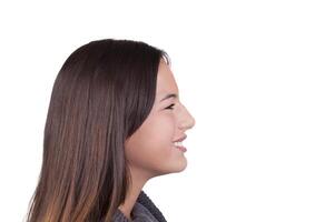 leende caucasian tonåring flicka profil porträtt horisontell foto