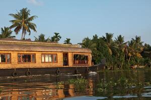husbåt på kerala bakvatten, Indien foto