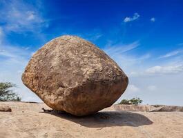 krishnas smörboll balansering jätte naturlig sten sten, maha foto