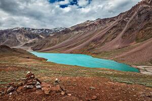 chandra tal sjö i Himalaya foto