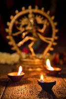 diwali lampor med shiva nataraja foto