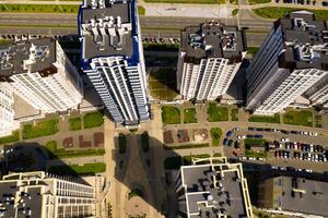 se från de höjd av de ny distrikt i de stad av minsk.arkitektur av de stad av minsk.a ny område av de fyr.vitryssland foto