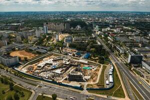 se från de höjd av de konstruktion webbplats i minsk nära de nationell bibliotek.konstruktion i de Centrum av minsk.minsk konstruktion site.vitryssland foto