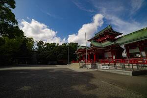 huvud tempel på tomioka helgedom super bred skott foto