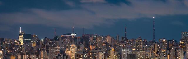 horisont av de Centrum av sao paulo, Brasilien på natt. foto