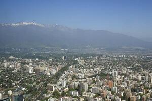 santiago, chile, oktober 22, 2023, stad se som visar de arkitektur av de byggnader och hus foto