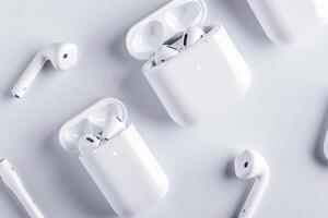 ai genererad trådlös earpods isolerat på vit bakgrund foto