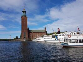 se av några historisk byggnader i stockholm under solnedgång. foto