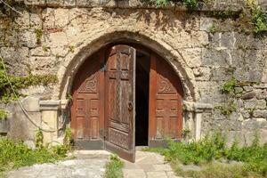 georgien, martvili 01 september 2018 kloster är en georgiansk kloster- komplex. martvili-chkondidi katedral foto