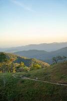 ta nang - phan dynga rutt med milstolpe mellan 3 provinser genom gräs kullar och skogar i låt mao natur boka foto