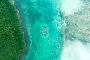 belize cayes - små tropisk ö på barriär rev med paradis strand - känd för dykning, snorkling och avkopplande semester - karibiska hav, belize, central Amerika foto