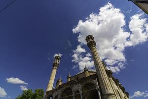 aziziye moské i konya. islamic arkitektur bakgrund Foto