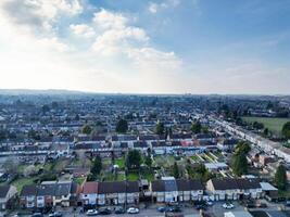 antenn se av brittiskt stad och bostads- distrikt av luton. foto