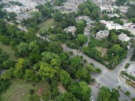 antenn se av jinah trädgård på 2023-07-17 i lahore pakistan. foto