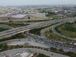 antenn se av hög sätt i stad lahore av pakistan på 2023-07-17. foto