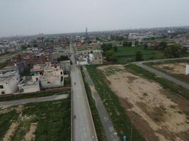 antenn se av hög sätt i stad lahore av pakistan på 2023-07-17. foto