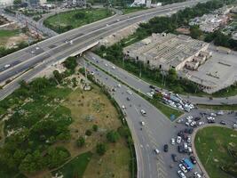 antenn se av hög sätt i stad lahore av pakistan på 2023-07-17. foto