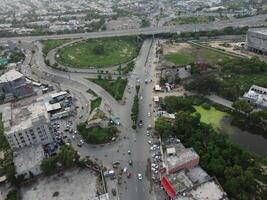 antenn se av hög sätt i stad lahore av pakistan på 2023-07-17. foto