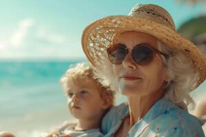 ai genererad en kvinna mormor i en hatt och solglasögon innehar en små barn på de sandig strand. de verka till vara njuter en havet Semester i de Sol tillsammans foto