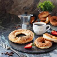 bageri bagels med kaffe eras som frukost foto