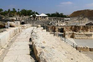 05 06 2022 haifa israel. i de beit hon nationell parkera, efter de jordbävning, de ruiner av ett gammal roman stad var bevarad. foto