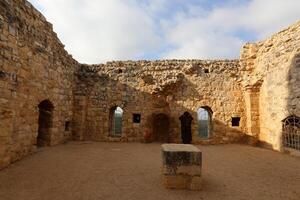 02 12 2024 haifa israel. yehiam är de ruiner av en korsfarare och ottomanska eran fästning i Västra galileen, israel. foto