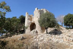 02 12 2024 haifa israel. yehiam är de ruiner av en korsfarare och ottomanska eran fästning i Västra galileen, israel. foto