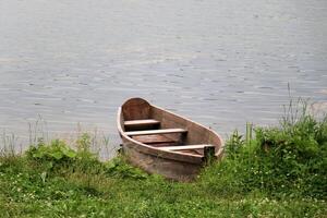 en pir på de Strand för förtöjning båtar och yachter. foto