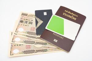 thai pass, japansk pengar och ic kort. semester, planera budget. resa planen begrepp. foto