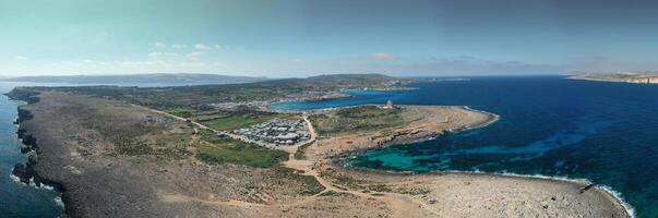 korall lagun i mellieha av malta ö. antenn se foto