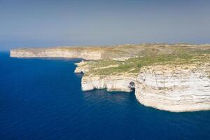 antenn se av sanap klippor. gozo ö, malta foto