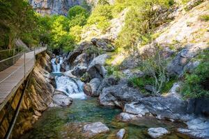 sapadere kanjon med trä- banor och kaskader av vattenfall i de taurus bergen nära alanya, Kalkon foto