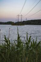 elektricitet pyloner i de landskap. foto