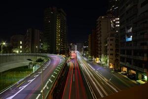 en natt trafik sylt på yamate aveny i tokyo bred skott foto