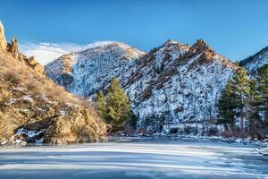 poudre flod kanjon i vinter- foto