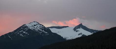 solnedgång och berg, endicott arm, alaska