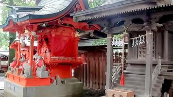 chichibu helgedom polisdistrikt helgedom inari helgedom små shrine.chichibu helgedom, en helgedom i chichibu, saitama, japan. den var grundad 2 000 år sedan. den är känd för dess årlig chichibu natt festival foto