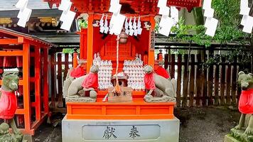 chichibu helgedom polisdistrikt helgedom inari helgedom små shrine.chichibu helgedom, en helgedom i chichibu, saitama, japan. den var grundad 2 000 år sedan. den är känd för dess årlig chichibu natt festival foto