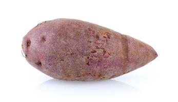 sötpotatis på den vita bakgrunden foto