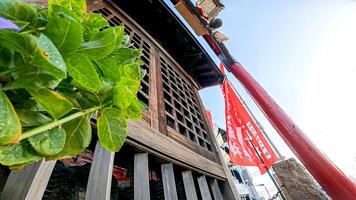 sumiyoshi inari, en helgedom belägen på ett genomskärning i takasago, katsushika avdelning, tokyo foto