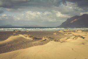 kust av famara strand, lanzarote ö, kanariefågel öar, Spanien foto