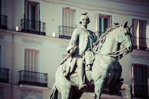 kung carlos iii ryttare staty känd tio pepe tecken puerta del sol Port av de Sol mest känd fyrkant i madrid Spanien foto