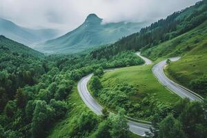 ai genererad serpentin berg väg lindning genom frodig grön skog foto