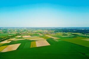 antenn se av landsbygden med jordbruks fält foto