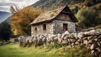 traditionell gammal hus mitt i berg landskap foto