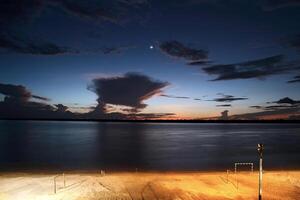 skymning på flod strand i mocajuba, belem do para, Brasilien foto