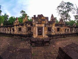 landskap historisk parkera. de gammal tempel den där presenterar människor är belägen i thailands historisk stad. värld arv. foto