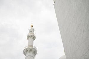 de störst moské på de solo- central java mesjid sheikh zayed. de Foto är lämplig till använda sig av för Ramadhan affisch och muslim innehåll media.