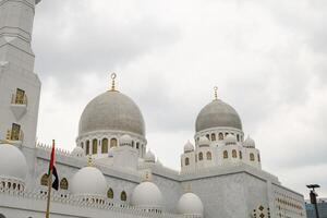 de störst moské på de solo- central java mesjid sheikh zayed. de Foto är lämplig till använda sig av för Ramadhan affisch och muslim innehåll media.